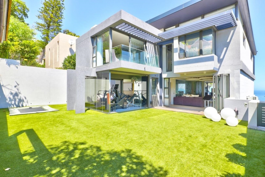5 Bedroom Property for Sale in Fresnaye Western Cape